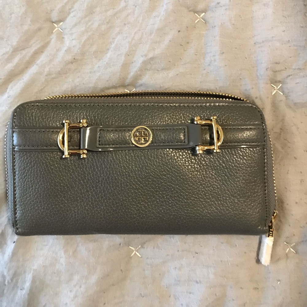 Brand new Tory Burch Horsebit Continental Wallet